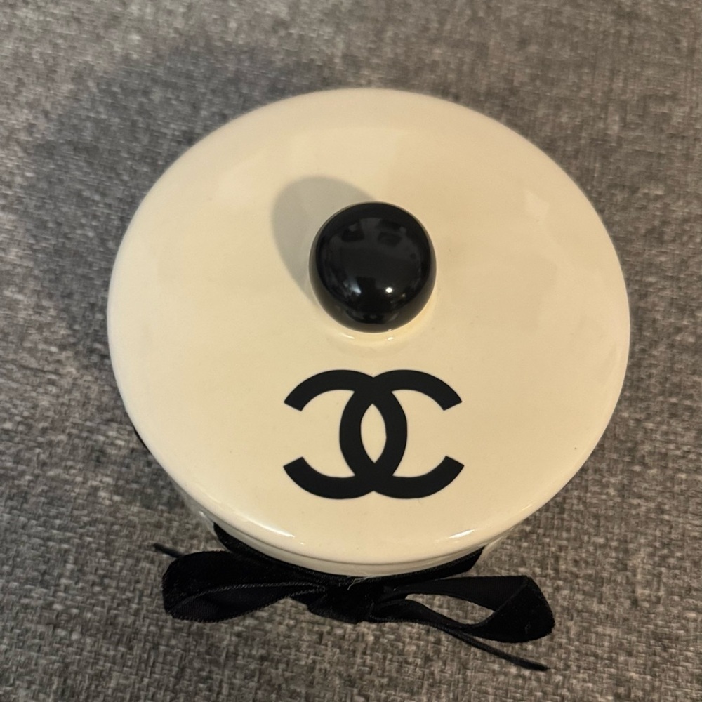 Chanel jewelry holder with Black Ribbon ❗️LAST FEW❗️ will NOT restock❗️ - Picture 7 of 7